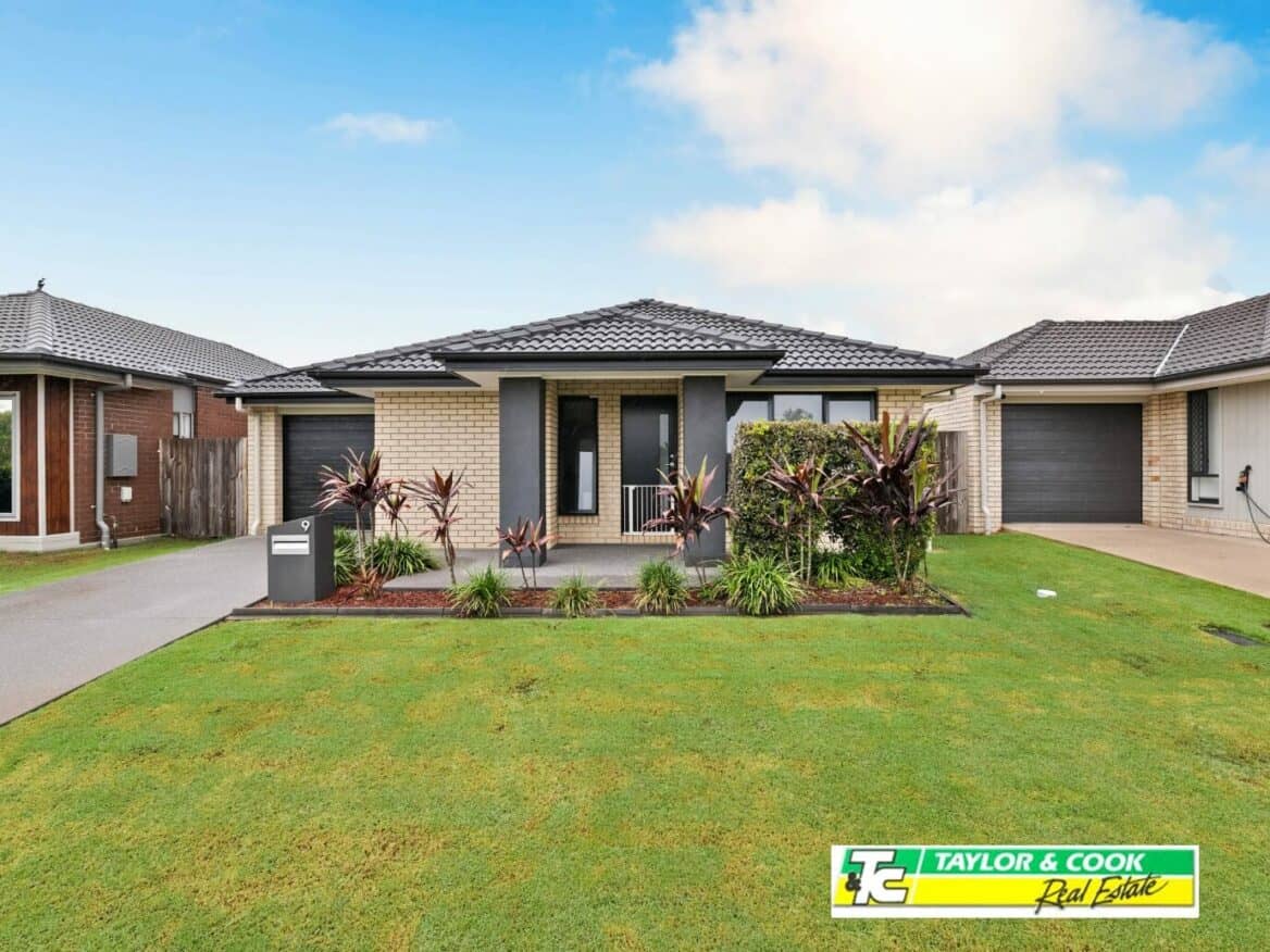 22-Phoebe-Way-Gleneagle-01